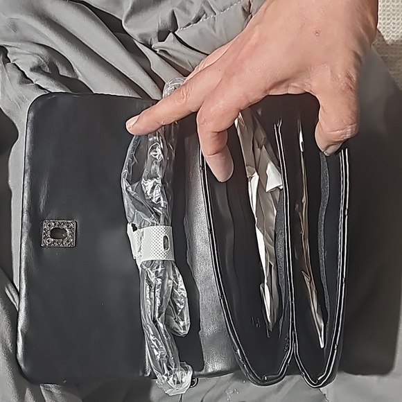 Gilda Paris small black quilted pocket book - Picture 2 of 5